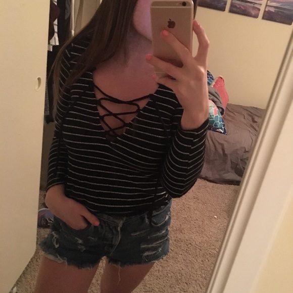 Urban Outfitters cross front long sleeve - Picture 2 of 3